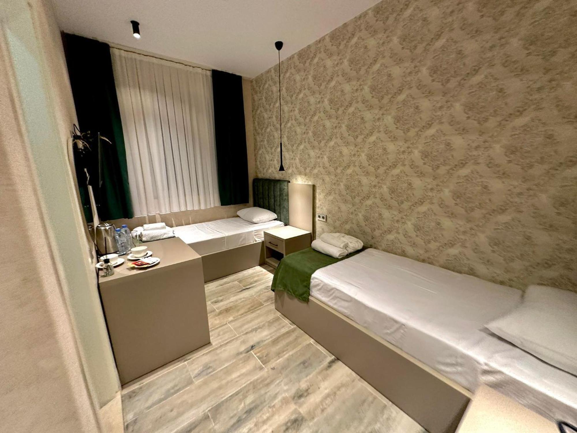 Emerald Hotel Batumi Exterior foto