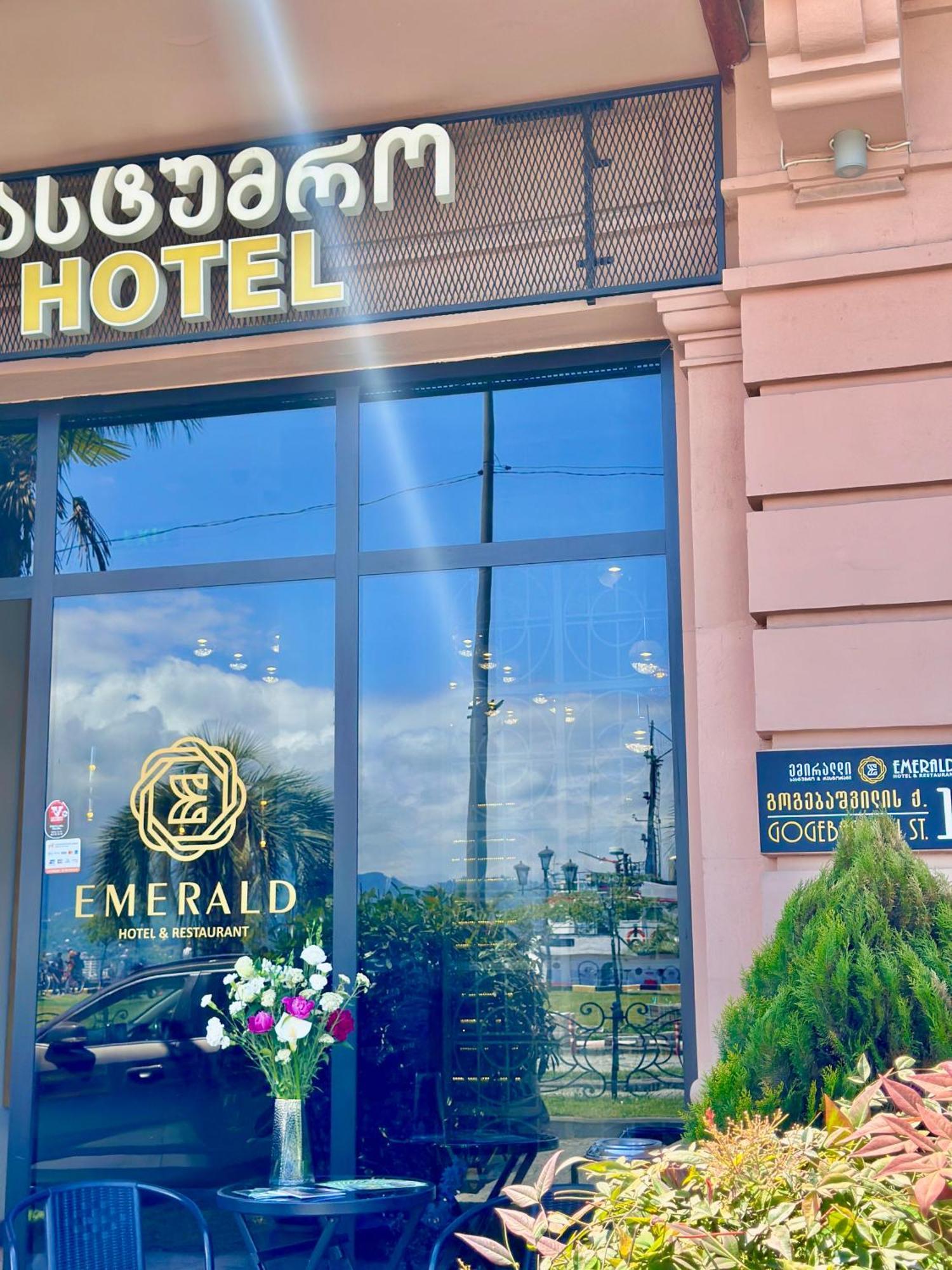 Emerald Hotel Batumi Exterior foto